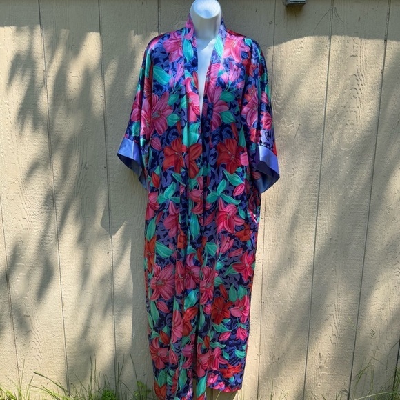 California Dynasty Other - Vintage Women's California Dynasty Polyester Kimono Robe Lily Flowers M No Belt